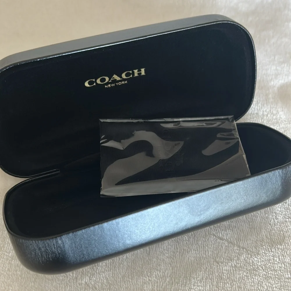 Coach Embedded C Rounded Square Sunglasses with Sleek Design and ombré effect